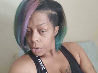 Erotyczny czat wideo JuicceHoneyPot