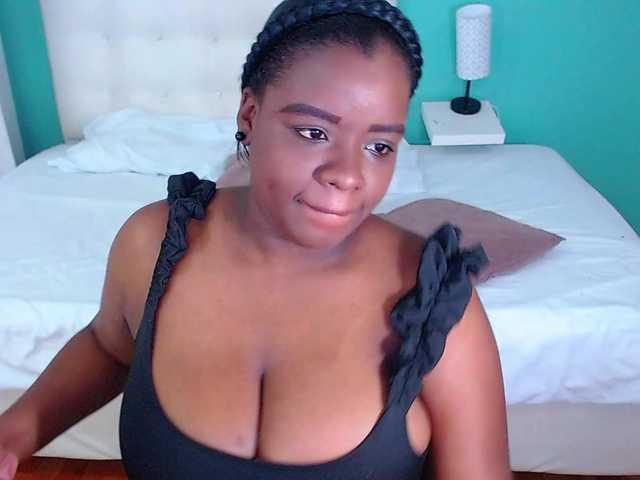 Zrzuty ekranu transmisji Juicyy-tits69