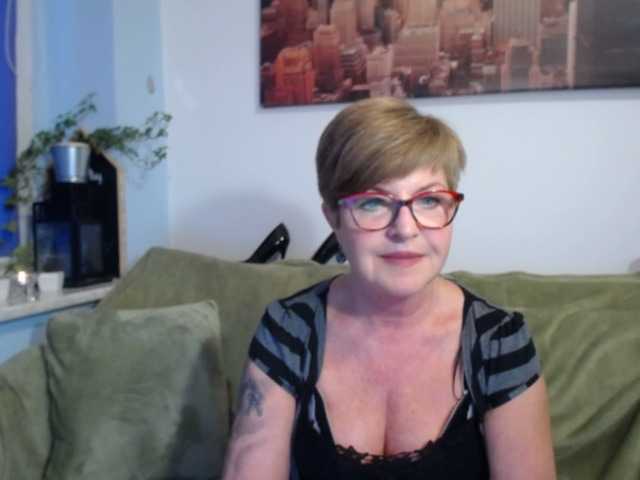 Zrzuty ekranu transmisji julieamberx