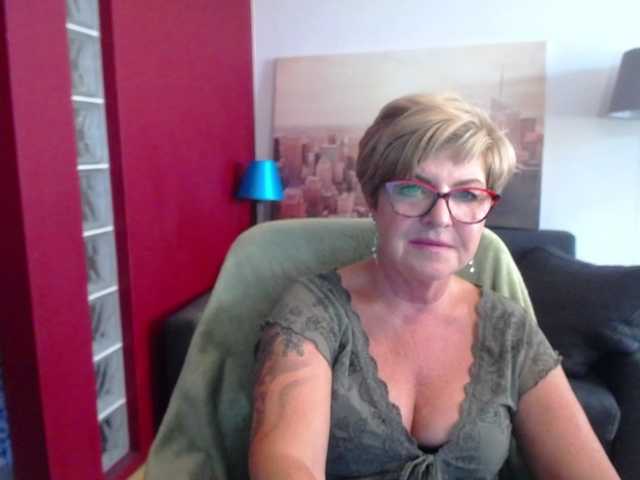 Zrzuty ekranu transmisji julieamberx