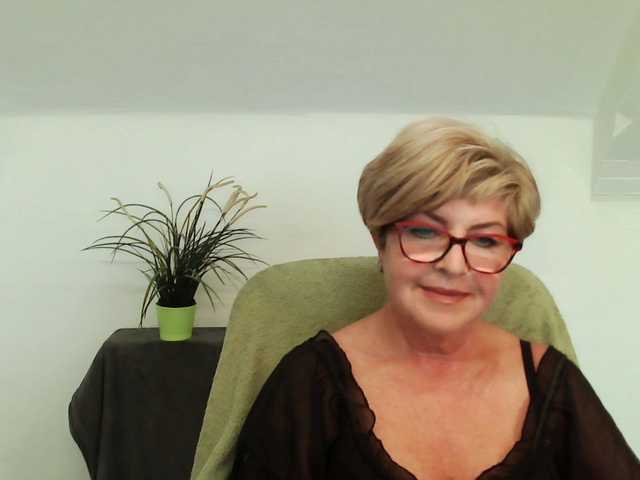 Zrzuty ekranu transmisji julieamberx