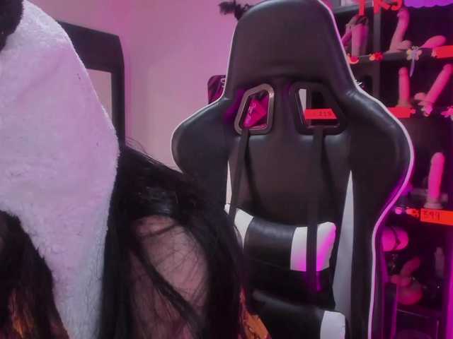 Zrzuty ekranu transmisji Junewilliams