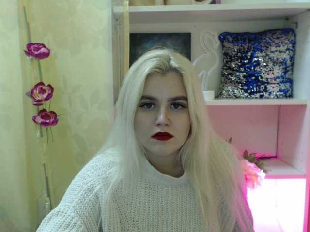 Zdjęcia KailaJonniso hey come to my room! #fistday #new #nonnude