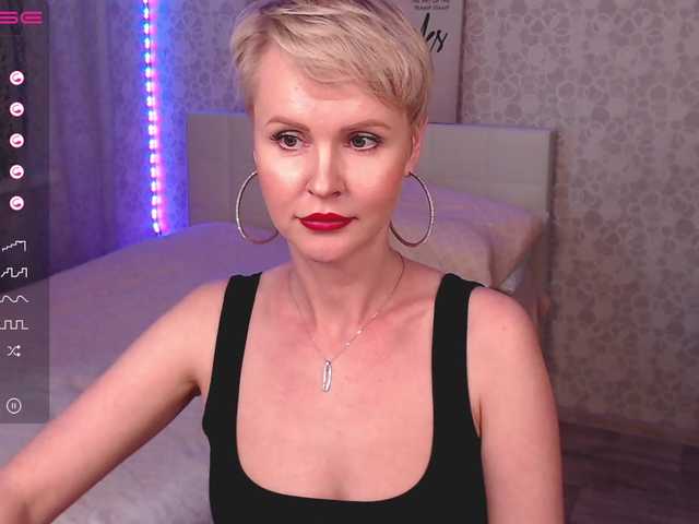 Zdjęcia kara-queen This is nonude room. welcome in Dominatrix room. If you are into feetfetish, heels, pantyhose, stockings, joi, sph, dirtytalk, roleplays I'm glad to make your fantasies come true in private. There is no free show.