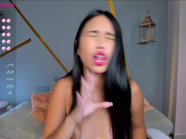 Zrzuty ekranu transmisji KaraFoster