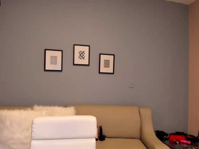 Zrzuty ekranu transmisji KaraSmithX