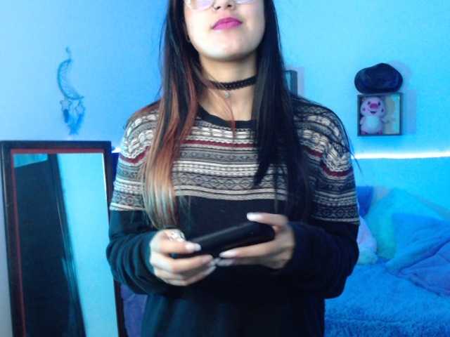 Zrzuty ekranu transmisji Karlett-Moon