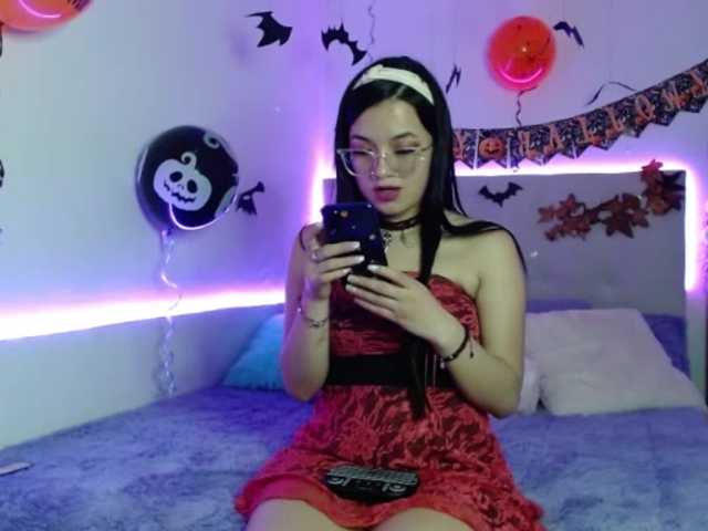 Zrzuty ekranu transmisji Karlett-Moon