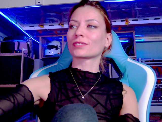 Zdjęcia karo131324 #smoke #feets , #sph #mistress #femdom