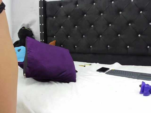 Zrzuty ekranu transmisji KarolineWayne