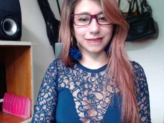 Zdjęcia kateen18 Hi guys, I'm the new girl here, I'm a little shy, can you help me warm up? my lovense is on I would like to squirt here #squirt #lovense #sexy #young #teen #glasses #bigass #wet #sowet #sweet