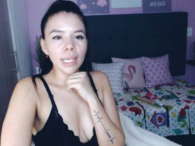 Zdjęcia katiaparker My bed is full of good intentions and very bad ideas. Do you want to join?