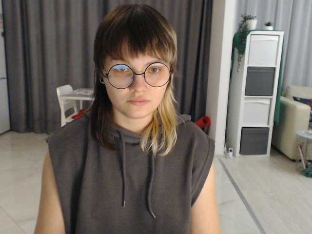 Zdjęcia KellyDream Hi, Lovense works from 2 tc and I also ask you not to drop tips in private messages)