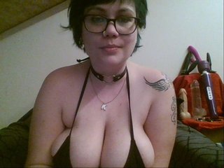Zdjęcia KendraCam HUGE TITS!! Smoking curvy geeky gamer girl! (ENG/NL/FR)