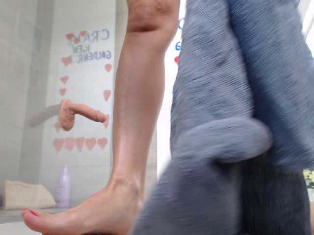 Zrzuty ekranu transmisji KinkyMoni