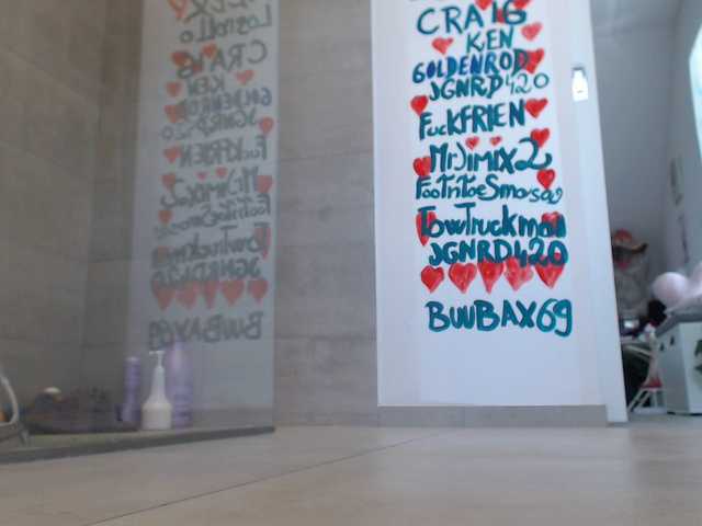 Zrzuty ekranu transmisji KinkyMoni