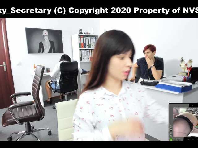 Zrzuty ekranu transmisji KinkyOffice
