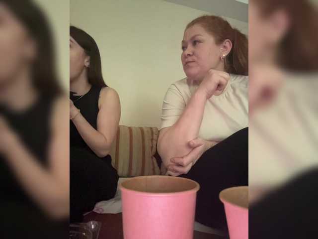 Zrzuty ekranu transmisji KiraaVika