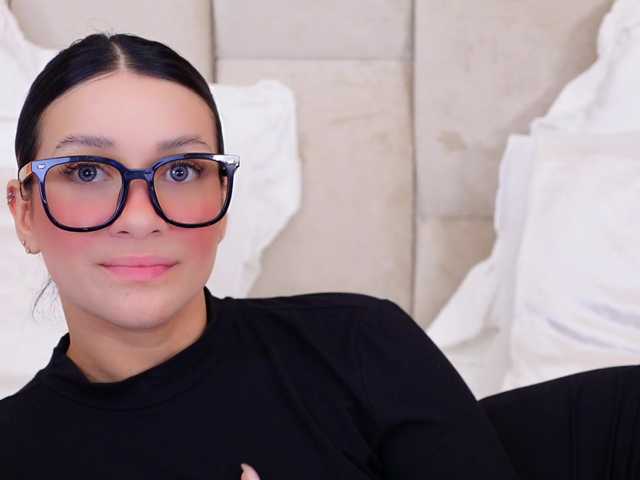 Zrzuty ekranu transmisji KiraKayleigh1