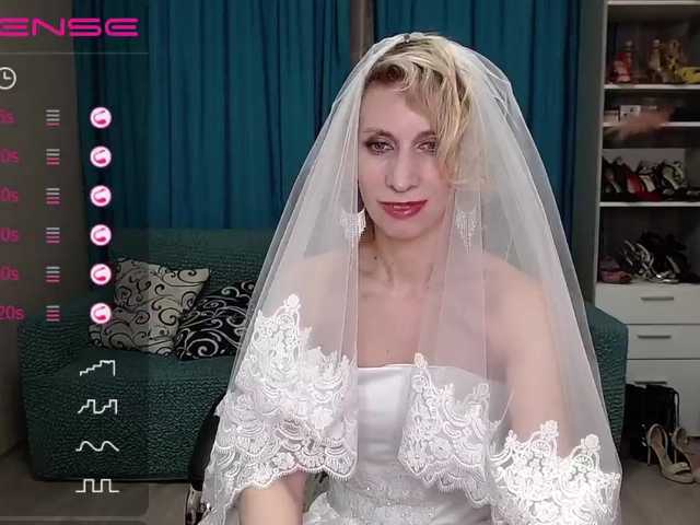 Zdjęcia KirstenDesire Hi guys! pussy play in goal 800 countdown 80 collected 720 left until the show starts!