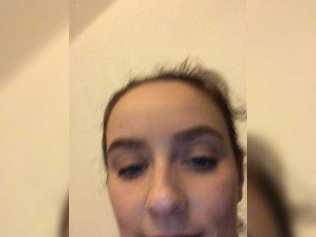 Zrzuty ekranu transmisji KisaraSims01