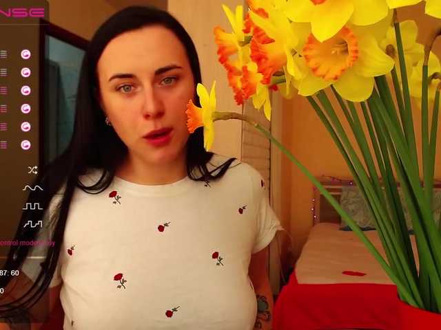 Zdjęcia -Yurievna- Welcome to my room) My name is Sveta) I love flowers and orgasms) I prefer level 26-33) lovense 2 tips , i see *****0 tip)