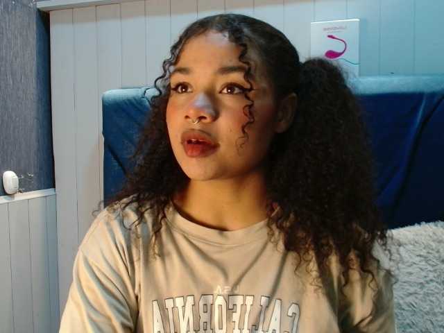 Zrzuty ekranu transmisji KittyBrooke