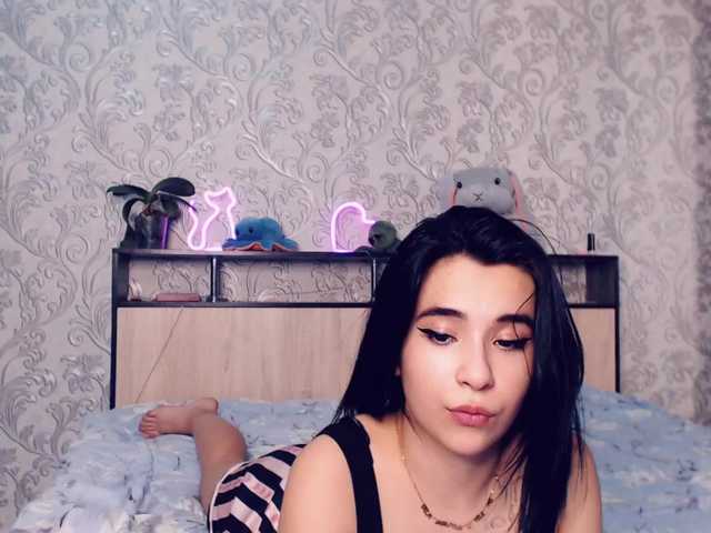 Zdjęcia KlarisaLM Hey Guys! Im really horny today , would like to cum over and over again( ◡‿◡ )
