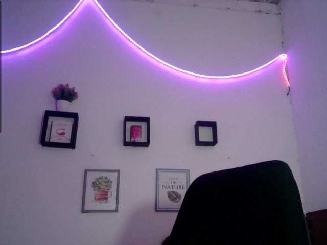 Zrzuty ekranu transmisji KrisnellDoll