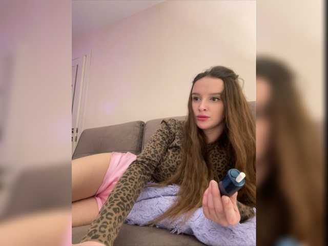 Zdjęcia Kriss-me hello, my name Kristina . I only go to full private. send 50 tkn before private(squirt, dildo only in private). @remain befor show naked!