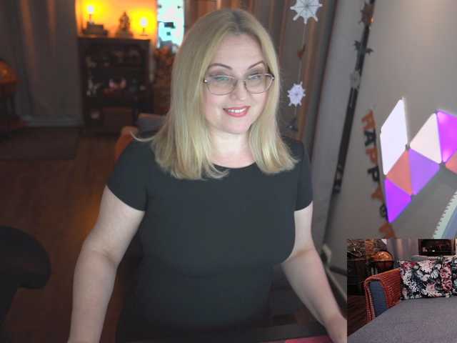 Zdjęcia KristinaKesh Lush ON! Privats welcome!!! 101 tok before pvt! Tips only in public chat matter:) Lush reactiong from 3 tok.