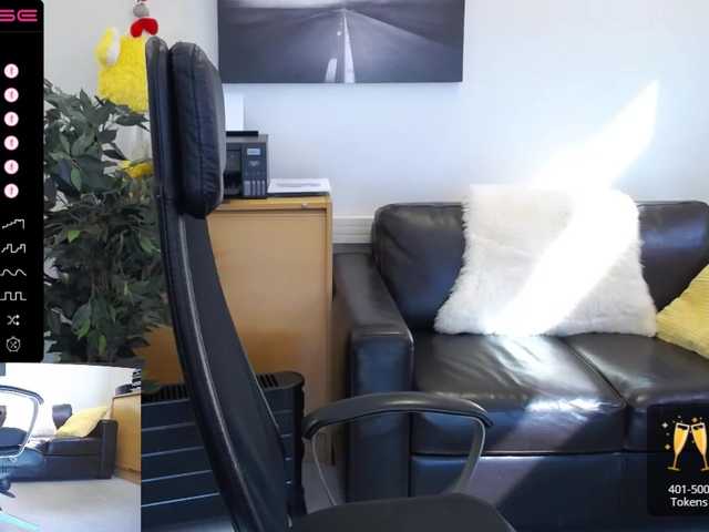 Zdjęcia KristinaKesh At the office! Lovense Ferri and LUSH ON! Privats welcome!!! Lovense reacting from 3 tok. 99 tok single tip before privat.