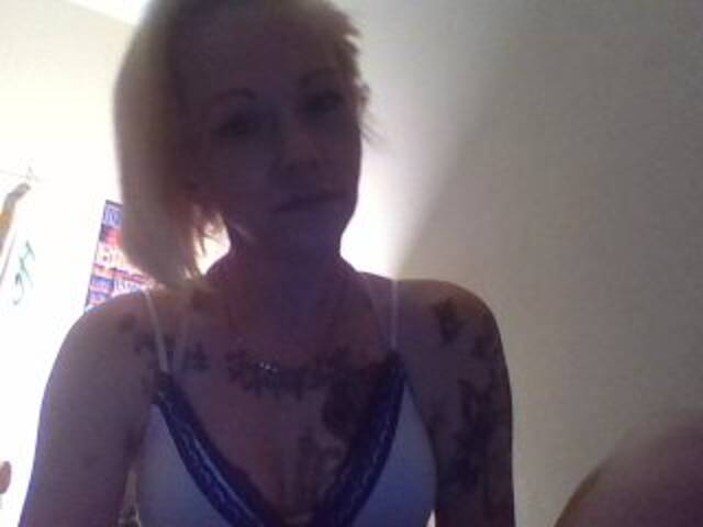 Zrzuty ekranu transmisji KristyHuggins