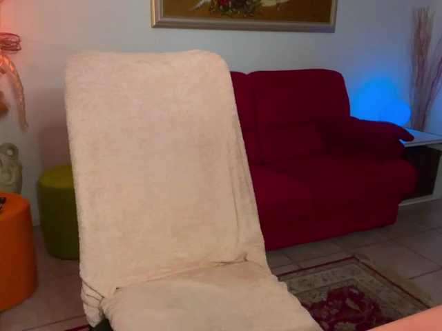 Zrzuty ekranu transmisji KylieKam