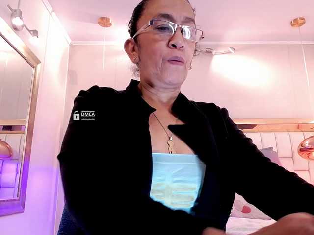 Zdjęcia Madame_DianaKatherine MATURE WOMEN READY TO FUCK HARD & SQUIRT! Just @remain tokens left to SQUIRT MY PUSSY! Let's do it together, daddy!