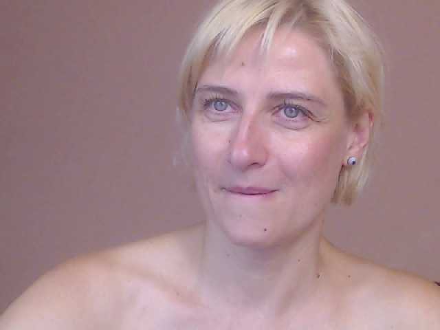 Zdjęcia LadyyMurena Hello guys!Show tits here for 30 tok,pink pussy for 50,all naked -90,hot show in pvt or in group or in pvt