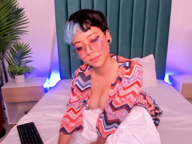 Zdjęcia LaiaEvans Can you be my daddy// New little virgin girl over here // @GOAL Full naked // Every 80 tks i'll loose a clothe // Dont forget to follow me