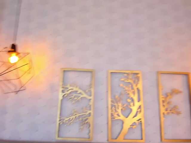 Zrzuty ekranu transmisji LaurenCamilaa