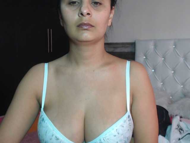 Zdjęcia laurenlove4u Lovense Lush on - Interactive Toy that vibrates with your Tips #lovense #natural #tits #latina #cum