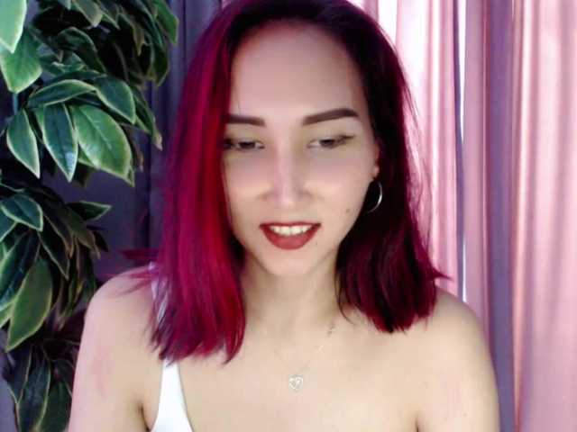 Zdjęcia LauriFlo Your new housemaid is getting wild on cam! Calm her down with your tips! #asian #c2c #twerk #slut #bigass