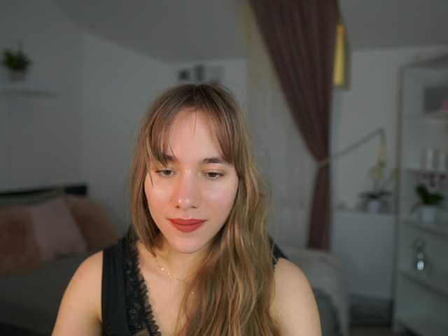 Zdjęcia LeahGotti18 heyyy :) welcome to my room! if u want to see me dance & be naughty join me ;) #bigass #blonde #boobs #ass #young