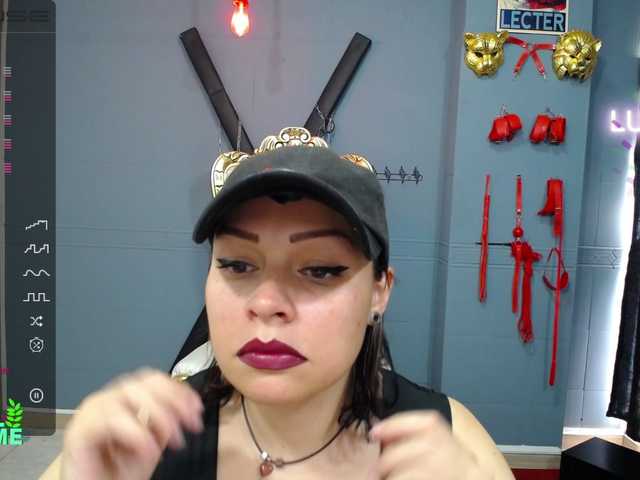 Zrzuty ekranu transmisji Leia-bennet