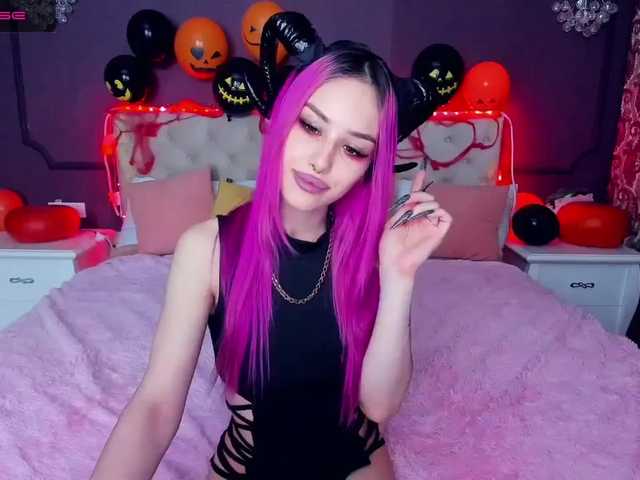 Zdjęcia LellaaStar hi guys, if you help me reach my goal, I will take off my clothes;) 500 tokens