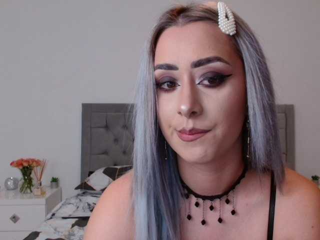 Zdjęcia Leslie-Secret I'm back!Don't be shy and have fun with me! @remain #smoke #ass #boobs #lovense
