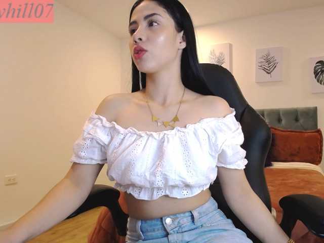 Zdjęcia LeslyHill Guuuuuuys do you want to see me naked? We complete the goal of 200 tokens together!