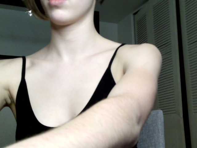 Zdjęcia Lilbillie sexy petite 18 year old SLUT horny and trying to cum