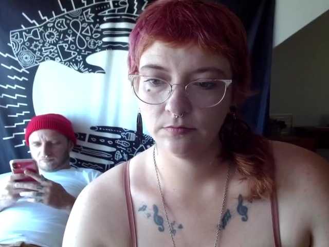 Zrzuty ekranu transmisji LiliThiccEve