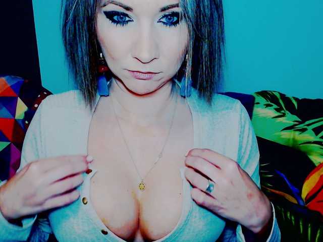 Zdjęcia Lilly666 hey guys, ready for fun? i view cams for 80 tok, to get preview of my body 90, LOVENSE LUSH Low 15, med 30, high 60, talking for hours because u bored and wish to know me 600. mic on, toys on.... and other things also! :)