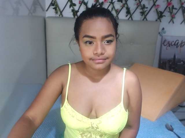 Zrzuty ekranu transmisji LilyPeytonx