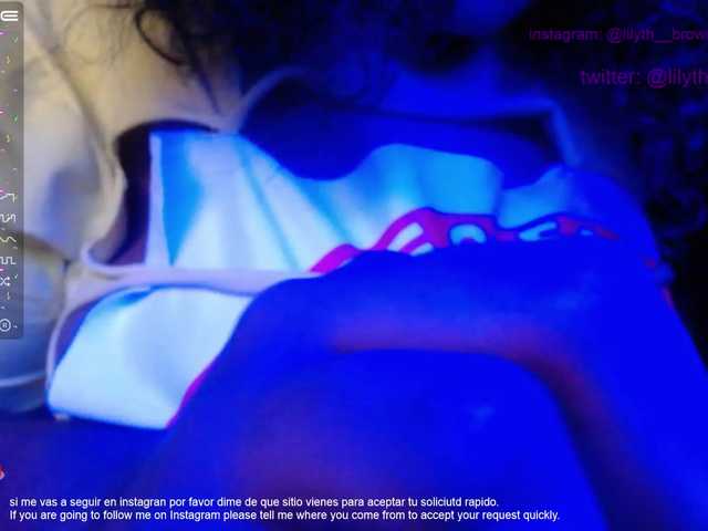 Zdjęcia Lilyth-brown hello welcome to my room, I hope to receive your support and send many tks so that you make me very wet mmm you want to be the owner of my first anal show just send 200,000 tks and you will be the first to have my first anal show 11111 .